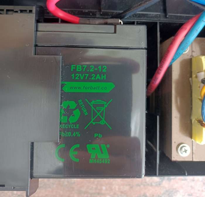 RCT 2000VA 1200W UPS with SA plugs | 2x Forbatt 7.2AH batteries installed