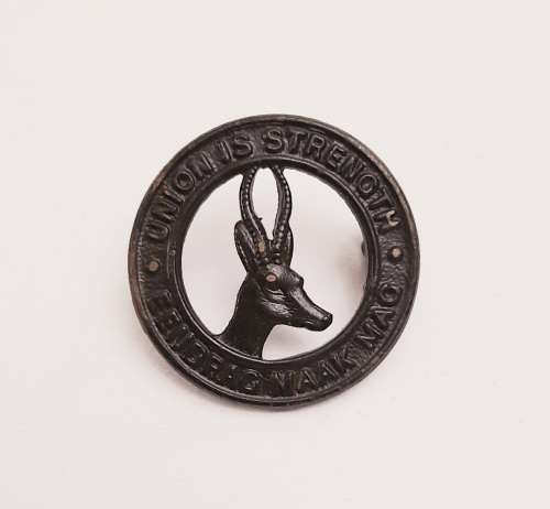 ** 1928 Union Defence Force : Officer`s Field Service Pocket Book and Collar Badge (Inscribed ).**