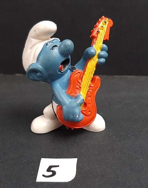 **  1977  `Guitar Smurf` Figurine by Peyo #5 (Schleich, W. Germany) [5cm].**