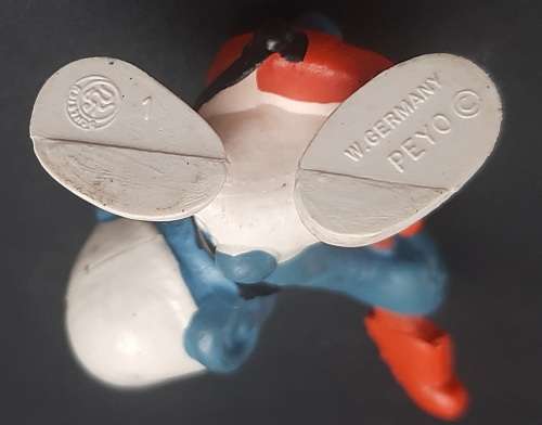 **  1977  `Guitar Smurf` Figurine by Peyo #5 (Schleich, W. Germany) [5cm].**