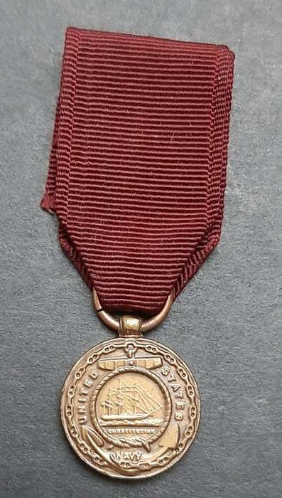 ** U.S. Navy Good Conduct Miniature Medal w/ Ribbon.**