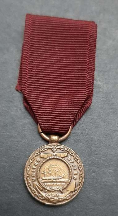 ** U.S. Navy Good Conduct Miniature Medal w/ Ribbon.**