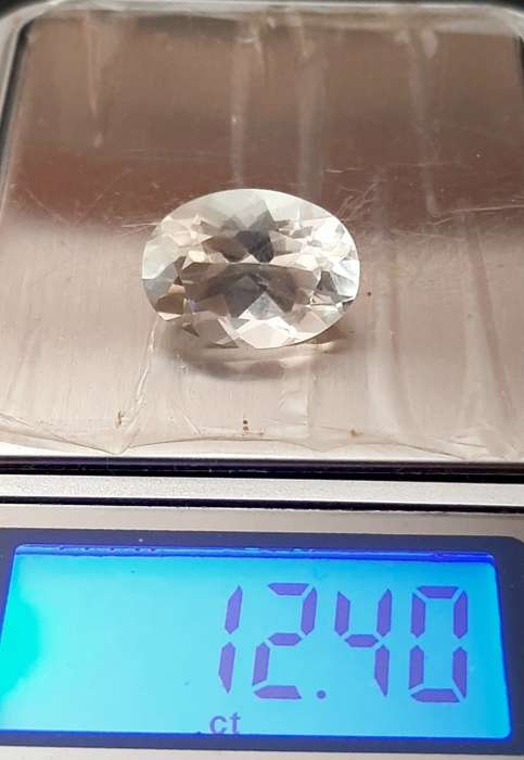 ** STUNNING: White Oval Cut Topaz Semi-Precious Gem  (12.4 ct ).**