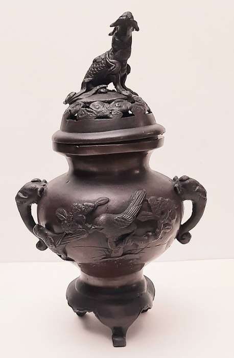 ** STUNNING: Mid-20th Century Chinese Bronze Censer w/ Qilin Finial (22,5 cm).**
