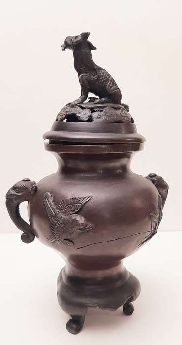 ** STUNNING: Mid-20th Century Chinese Bronze Censer w/ Qilin Finial (22,5 cm).**