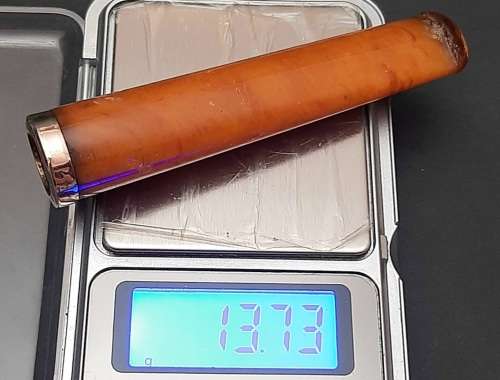 ** STUNNING: 9ct Gold Mounted Edwardian Gent`s Amber Cheroot / Cigarette Holder( 10cm).**