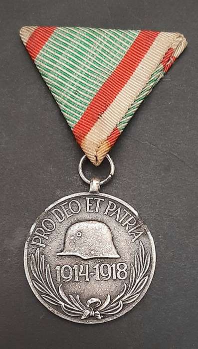 ** WWI Austro-Hungarian `Pro Deo Et Patria` Combatants Medal w/ Ribbon **