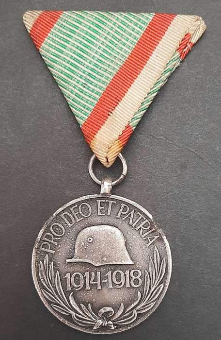 ** WWI Austro-Hungarian `Pro Deo Et Patria` Combatants Medal w/ Ribbon **