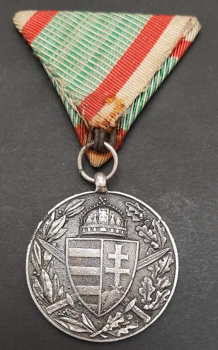 ** WWI Austro-Hungarian `Pro Deo Et Patria` Combatants Medal w/ Ribbon **