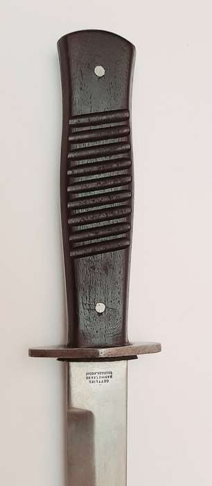 **WW2 Repro German Fighting Knife `Nahkampfmesser` w/ Scabbard (Gottlieb Hammesfahr, Solingen).**