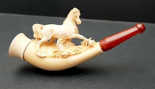 **STUNNING: Late 19th Century German `Pferd Pattern` Meerschaum & Amber Pipe (12cm).**