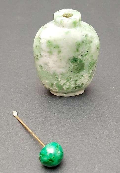 Early 20th Century Chinese `Moss-in-Snow` Jadeite Snuff Bottle with Spoon (7cm x 4cm)