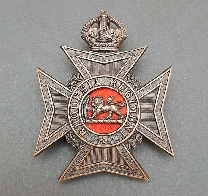 **WW2 Rhodesia Regiment Officer`s Large Cap Badge w/ Slide.**