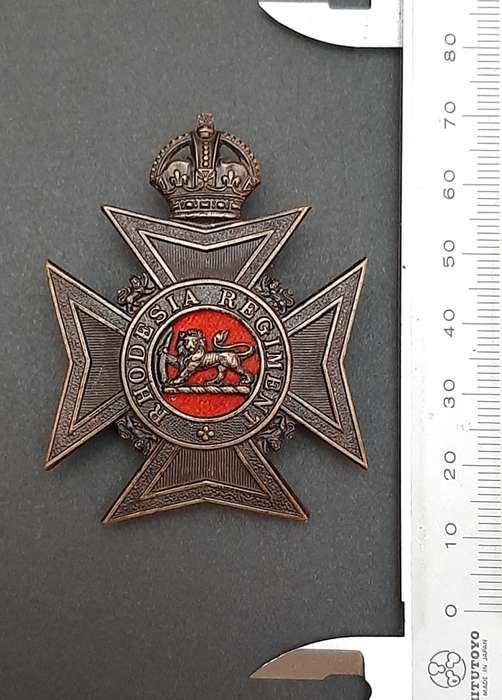 **WW2 Rhodesia Regiment Officer`s Large Cap Badge w/ Slide.**