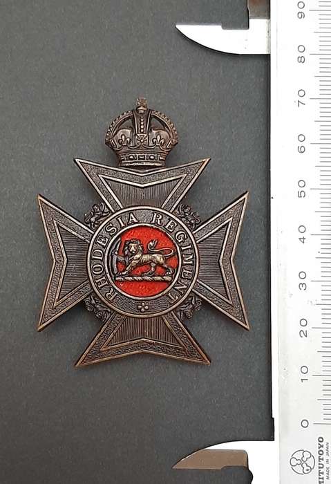 **WW2 Rhodesia Regiment Officer`s Large Cap Badge w/ Slide.**
