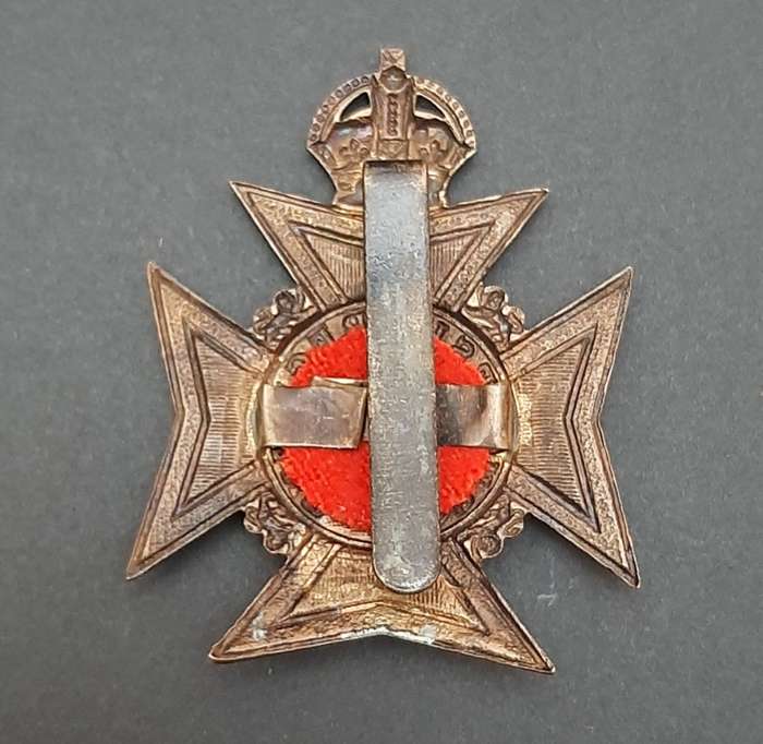 **WW2 Rhodesia Regiment Officer`s Large Cap Badge w/ Slide.**