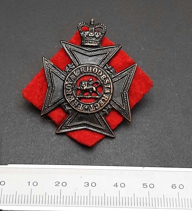 **Pre-1965  Rhodesia Regiment Beret Badge w/ Pin**