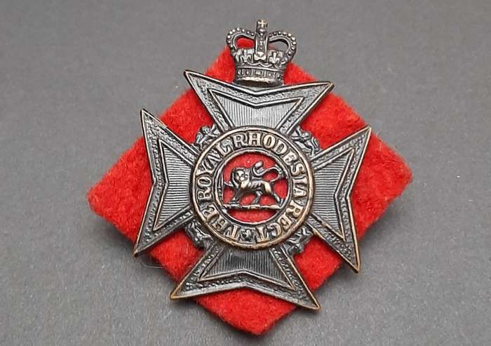 **Pre-1965  Rhodesia Regiment Beret Badge w/ Pin**