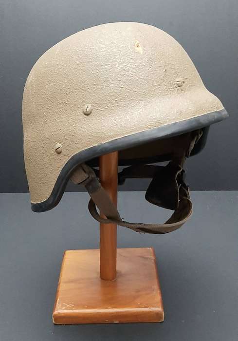 Border War 1980s: SADF Nutria M87 Ballistic Helmet - Size Large