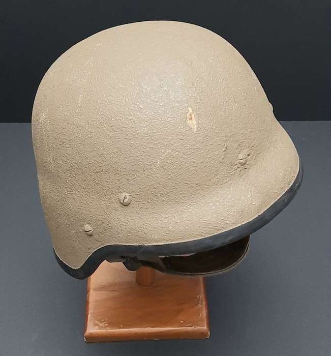 Border War 1980s: SADF Nutria M87 Ballistic Helmet - Size Large