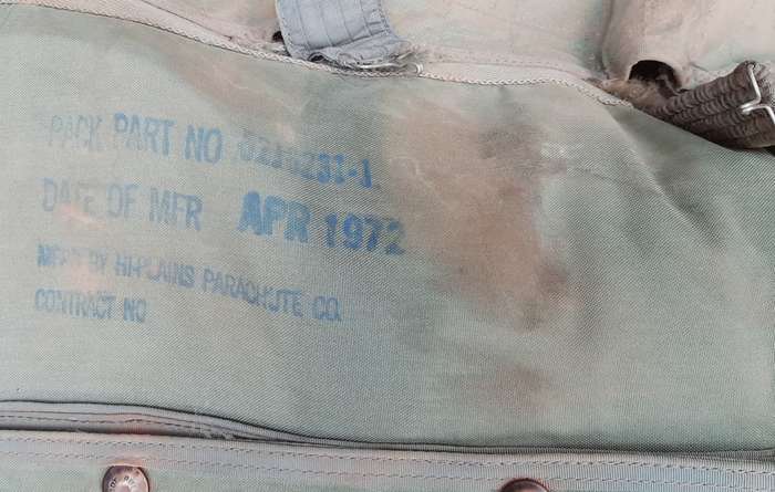 ** RARE: U.S. Navy Vietnam War Jet Pilot`s Parachute Harness w/ Silk (USED).**