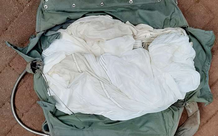 ** RARE: U.S. Navy Vietnam War Jet Pilot`s Parachute Harness w/ Silk (USED).**