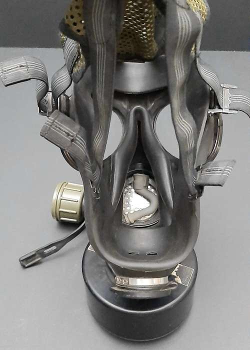 **1990s SANDF SM-90 Gas Mask w/ Webbing Bag & Add. Filter **