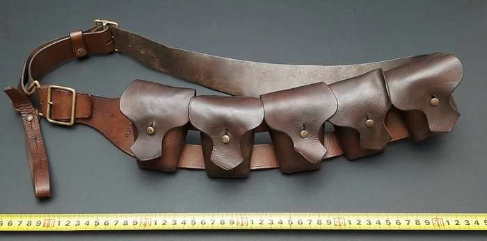 **WW1 UDF: Pattern 1903 - 5 Pocket .303 Leather Bandolier (H.G Ross Ltd. 1915).**