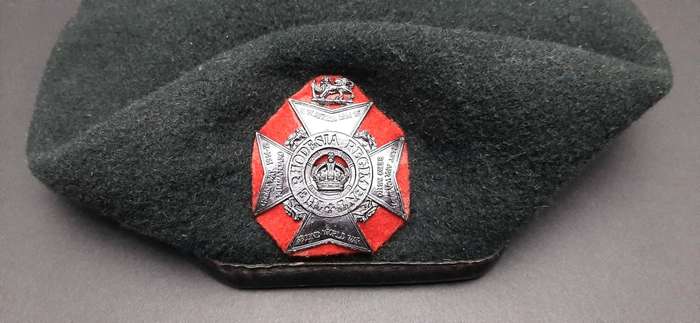 **Rhodesian Bush War: 1970s Rhodesia Regiment Beret w/ Badge & Stable Belt Length (57)**