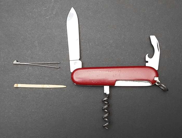 **Border War : 1980s Private Purchase Victorinox Swiss Army Knife (Multi-function).**