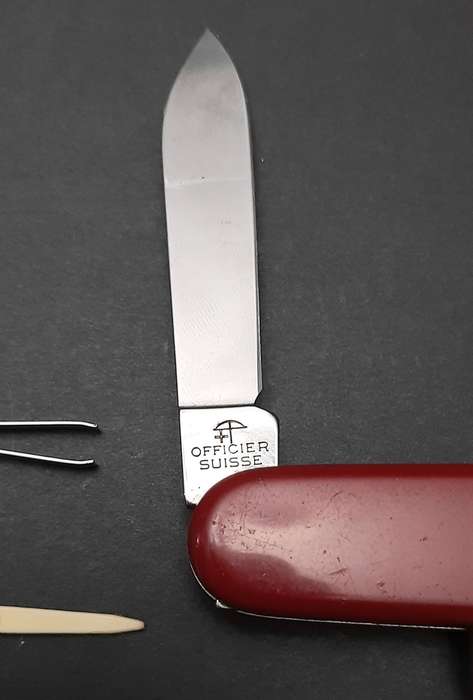 **Border War : 1980s Private Purchase Victorinox Swiss Army Knife (Multi-function).**