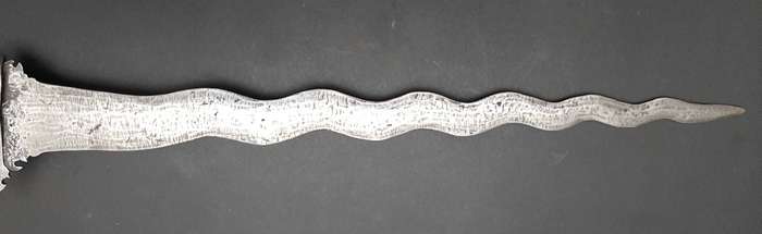 **RARE: 19th Century Indonesian Chieftain`s Damascus Pattern Kris Dagger w/ Scabbard (68cm).**