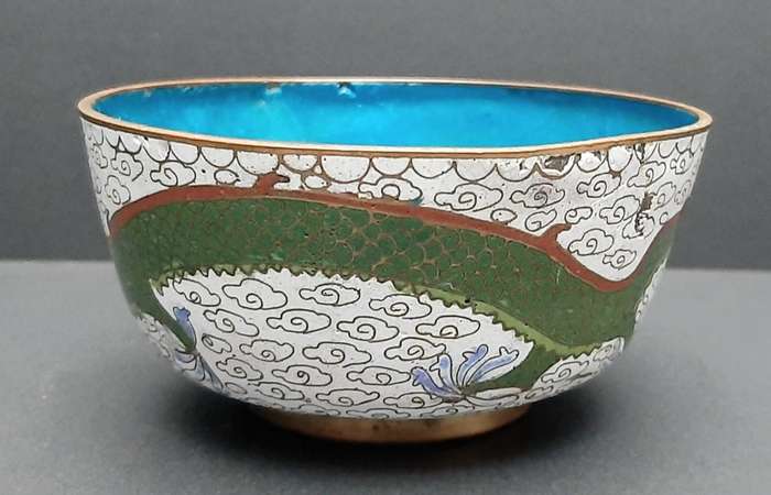 **STUNNING: 19th Century Qing Dynasty Chinese Cloisonne Drinking Vessel(12cm x 11cm).**