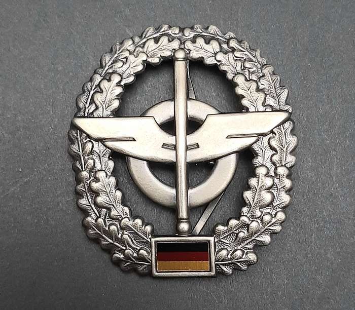 1990s German Bundeswehr Army Supply Beret Badge Pins