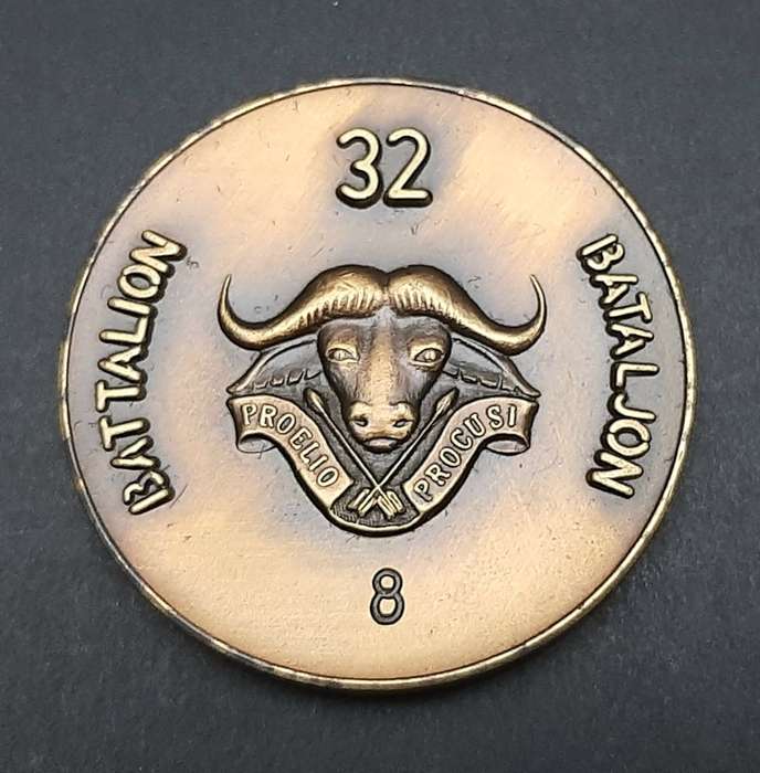 ** RARE Border War : 1989  Maj-General D.J. Mortimer 32 Battalion Medallion w/ Case (No.8).**