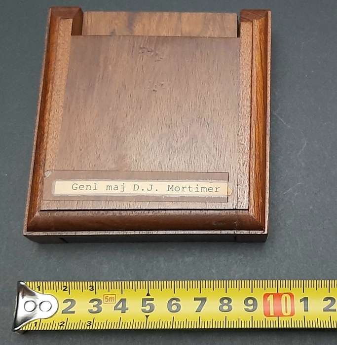 ** RARE Border War : 1989  Maj-General D.J. Mortimer 32 Battalion Medallion w/ Case (No.8).**