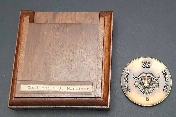 ** RARE Border War : 1989  Maj-General D.J. Mortimer 32 Battalion Medallion w/ Case (No.8).**