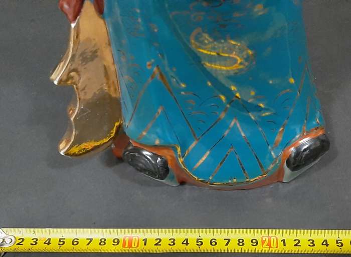 **STUNNING: Mid-20th Century Chinese Large Kwankung/Xuanwu Handpainted Porcelain Statuette (0.52m).*