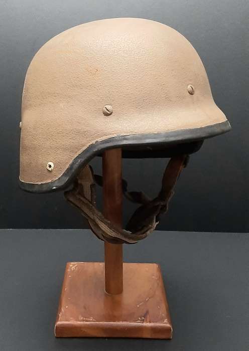 **Border War : 1980s SADF Nutria M87 Ballistic Helmet #2(MEDIUM).**