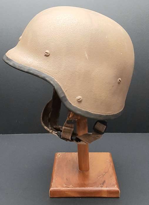 **Border War : 1980s SADF Nutria M87 Ballistic Helmet #2(MEDIUM).**