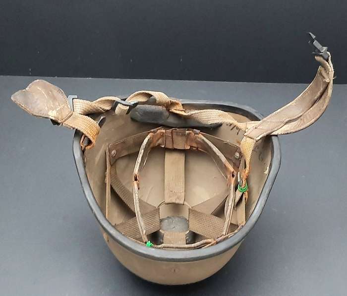 **Border War : 1980s SADF Nutria M87 Ballistic Helmet #2(MEDIUM).**