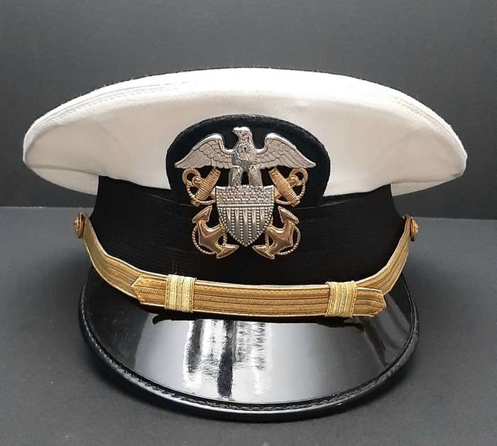 **1990s U.S. Navy : Aviation Commander Service Cap & Dress Belt (59/ Large).**