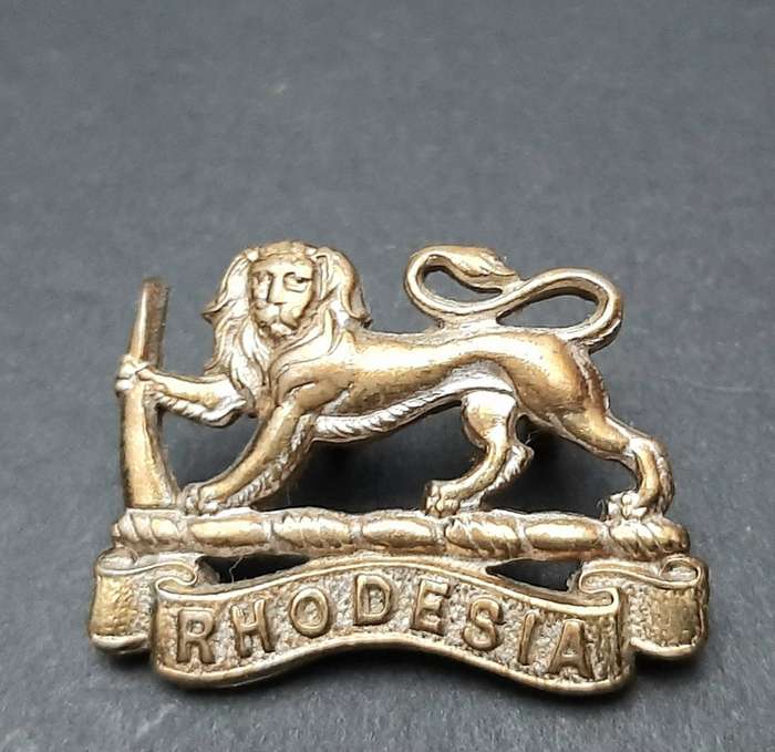**RARE: WW2 Southern Rhodesia Army Collar Badge w/ Lugs (Firmin).**