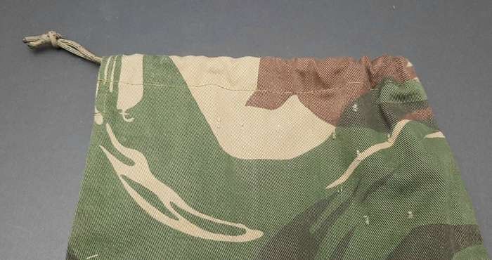 ** Rhodesian Bush War: 1970s Camouflage Rhodesian Army Toiletry Bag (26cm x 30cm).**