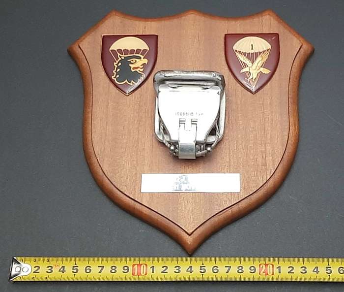**RARE: 1990s  Major-General D.J. Mortimer 1 Para / 44 Para Unit Large Plaque (20x22cm).**
