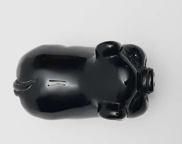 **RARE: Late 19th Century Carved Chinese Obsidian Pig Figurine (7cm x 5cm).**