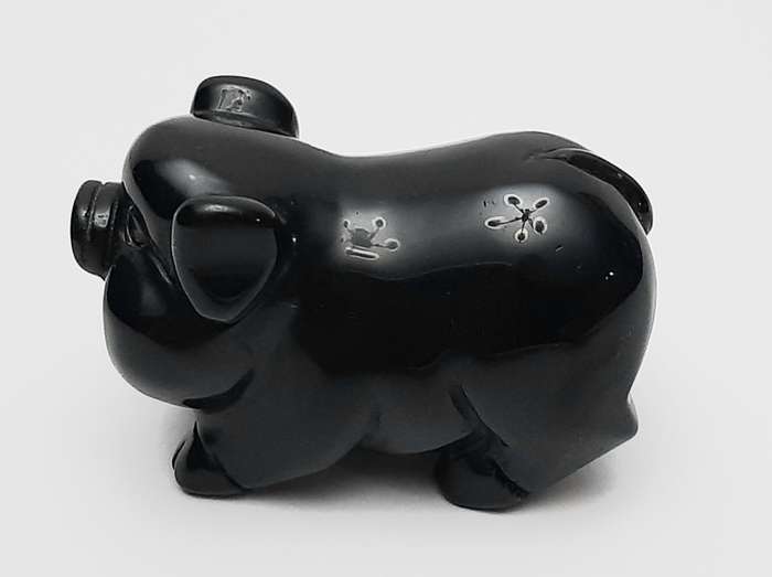**RARE: Late 19th Century Carved Chinese Obsidian Pig Figurine (7cm x 5cm).**