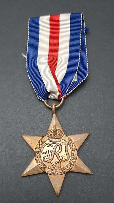 **RARE: WW2 France & Germany Star Medal w/ Ribbon (British Issue).**