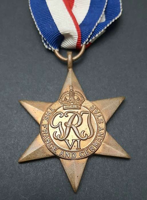 **RARE: WW2 France & Germany Star Medal w/ Ribbon (British Issue).**