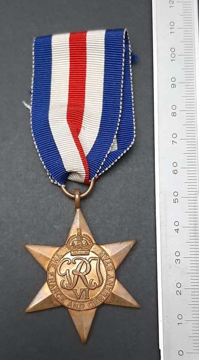 **RARE: WW2 France & Germany Star Medal w/ Ribbon (British Issue).**